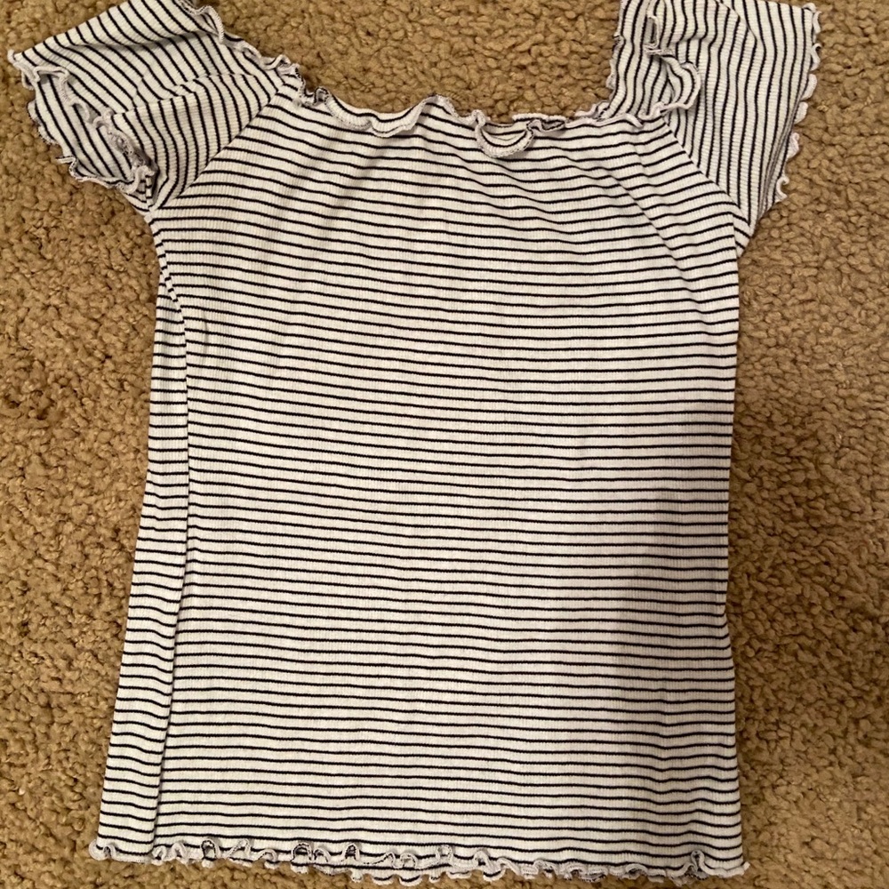 Hollister off the shoulder size: M,fits small too